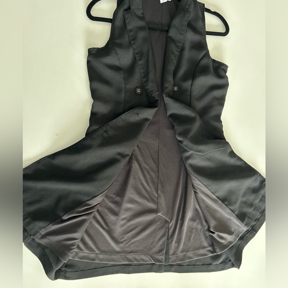 Beautiful Black dress up long button vest with liner - Picture 3 of 4